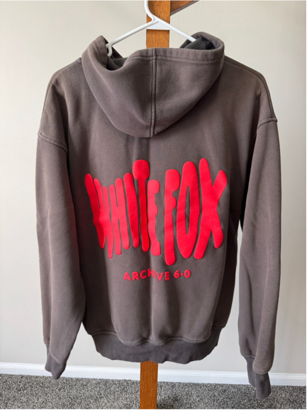 Women's White Fox Archive 6.0 Hoodie Sweatshirt Size S/M Brown Red - Picture 7 of 7